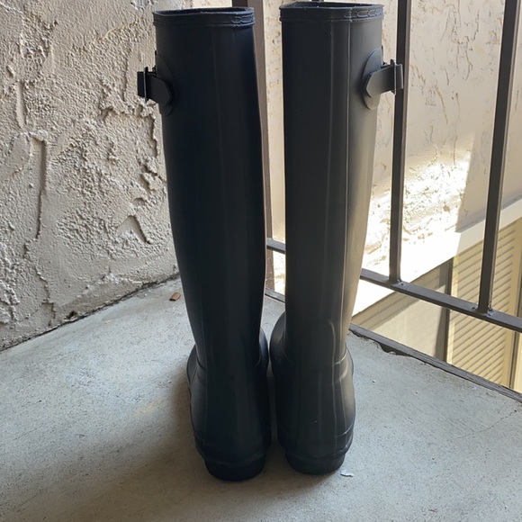 Size 9 women’s black hunter boots - Picture 2 of 6